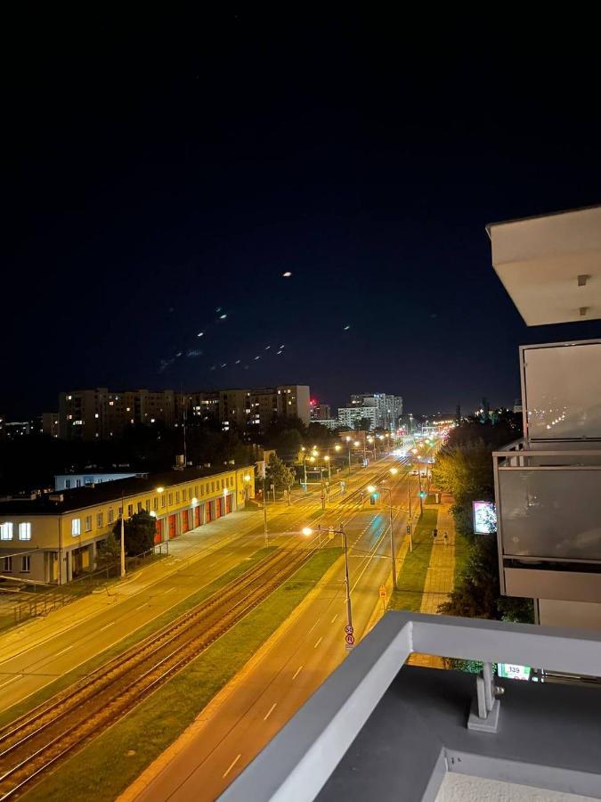 Fajny Apartament Z Parkingiem, Obok Metra. Varsovia Exterior foto