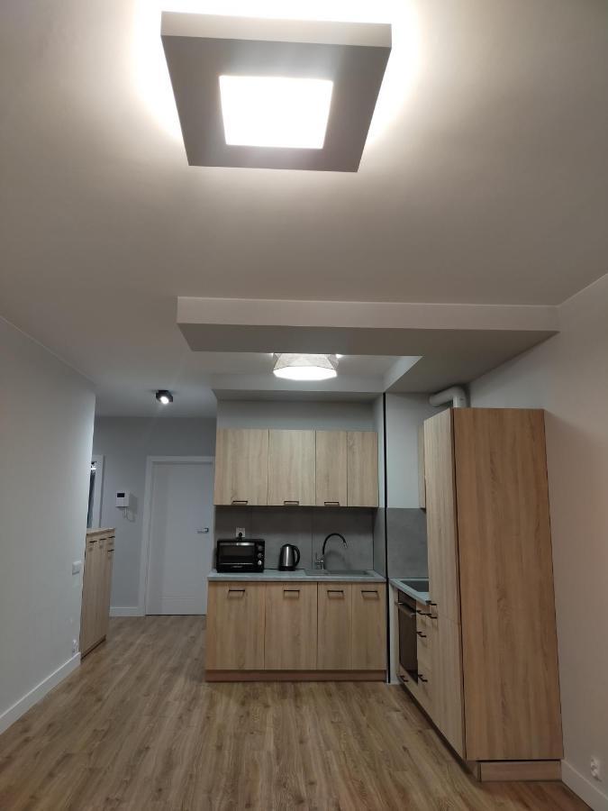 Fajny Apartament Z Parkingiem, Obok Metra. Varsovia Exterior foto