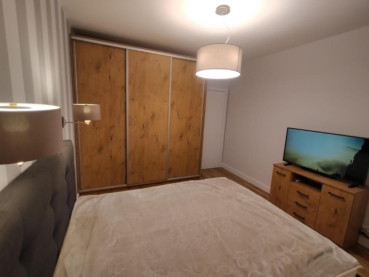 Fajny Apartament Z Parkingiem, Obok Metra. Varsovia Exterior foto