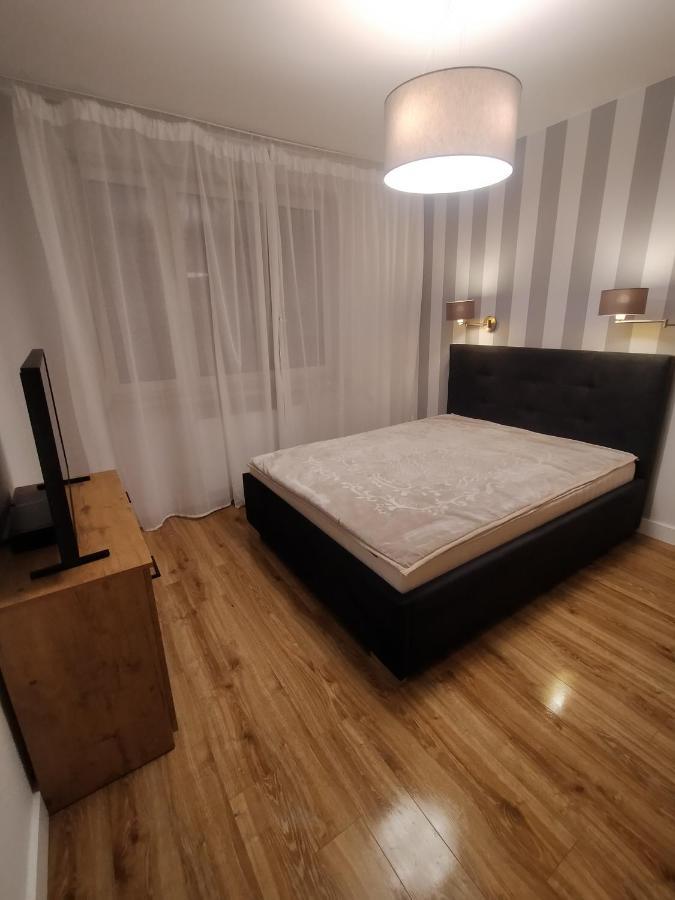 Fajny Apartament Z Parkingiem, Obok Metra. Varsovia Exterior foto