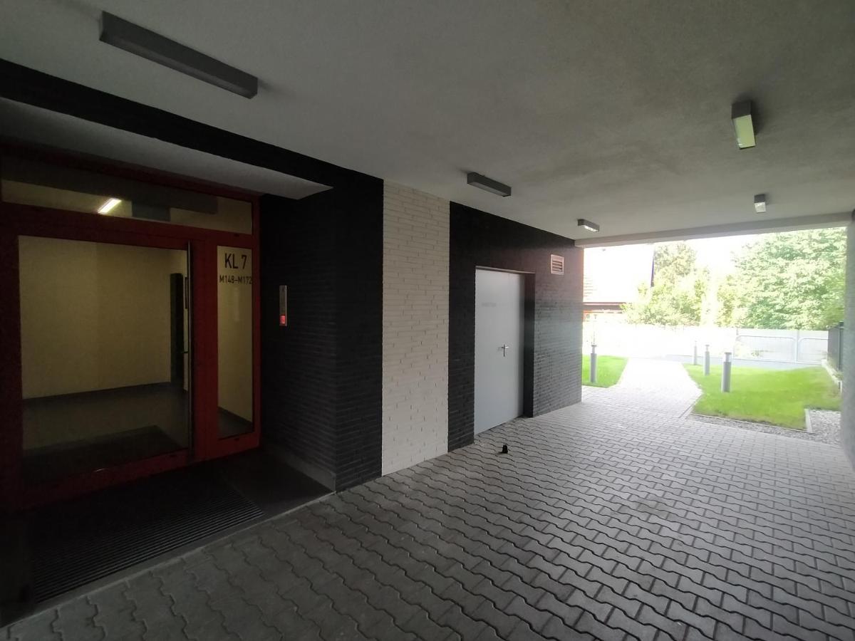 Fajny Apartament Z Parkingiem, Obok Metra. Varsovia Exterior foto