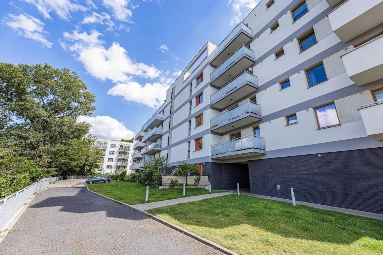 Fajny Apartament Z Parkingiem, Obok Metra. Varsovia Exterior foto