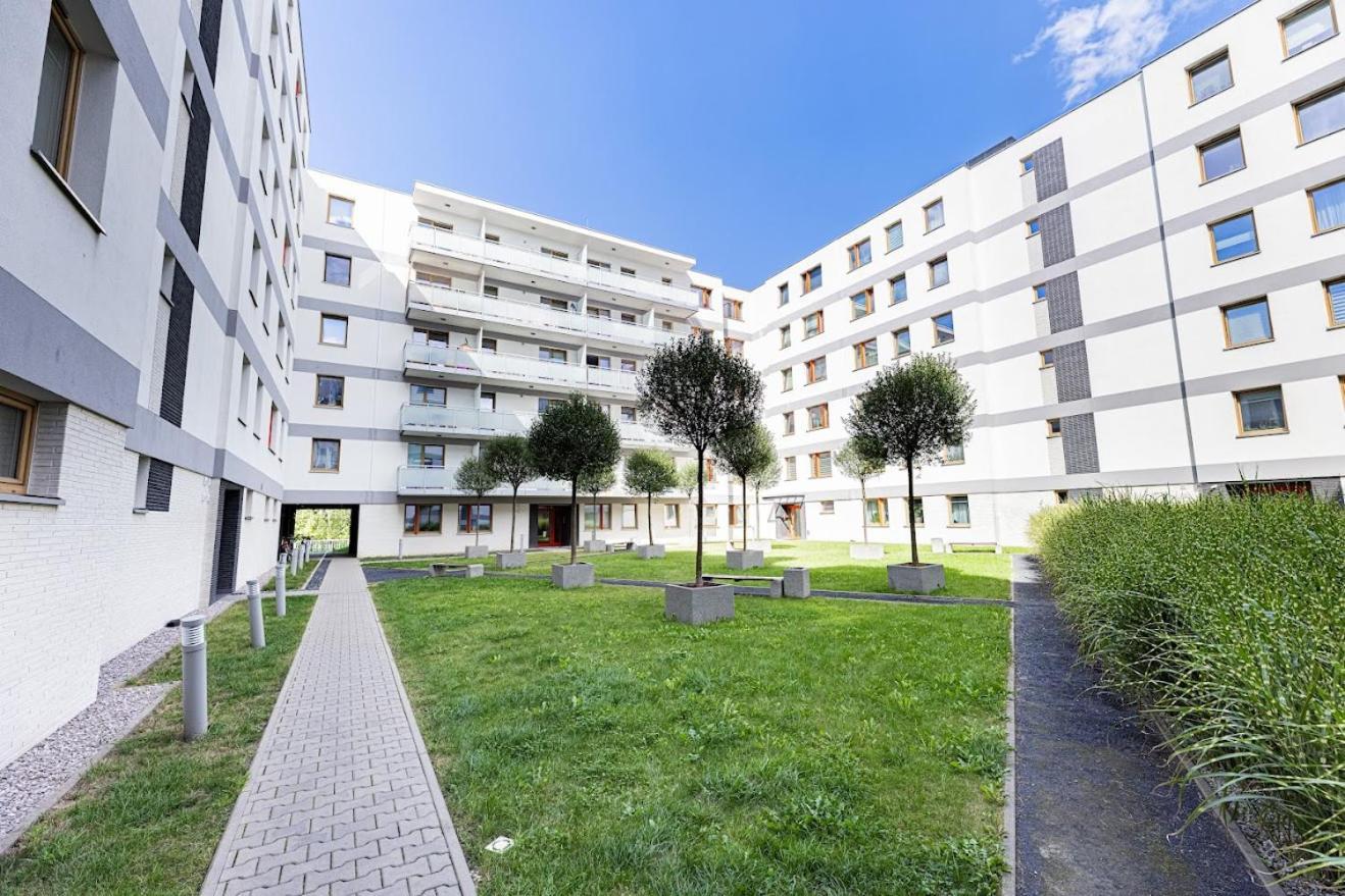 Fajny Apartament Z Parkingiem, Obok Metra. Varsovia Exterior foto