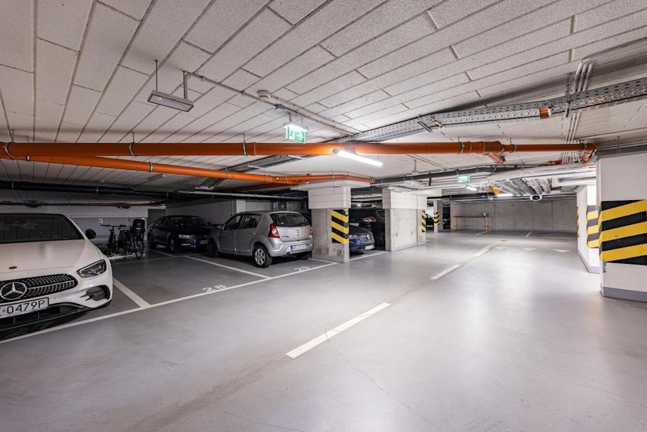 Fajny Apartament Z Parkingiem, Obok Metra. Varsovia Exterior foto