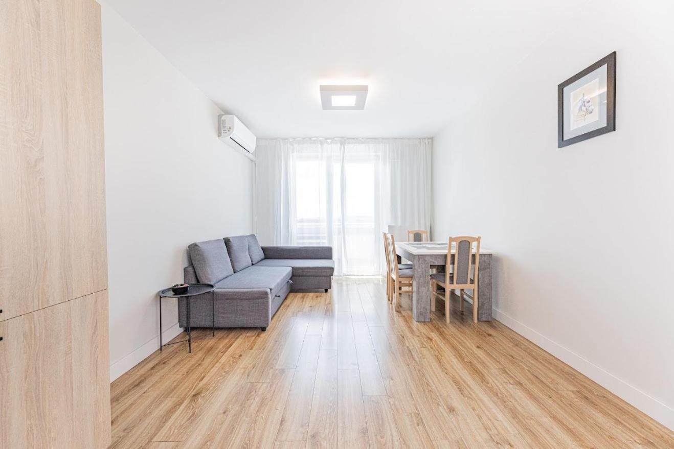 Fajny Apartament Z Parkingiem, Obok Metra. Varsovia Exterior foto