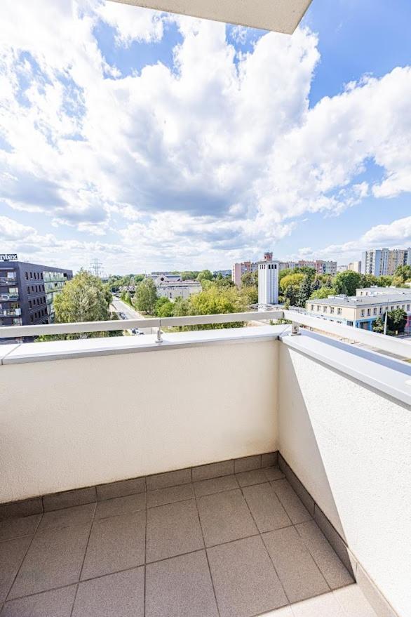 Fajny Apartament Z Parkingiem, Obok Metra. Varsovia Exterior foto