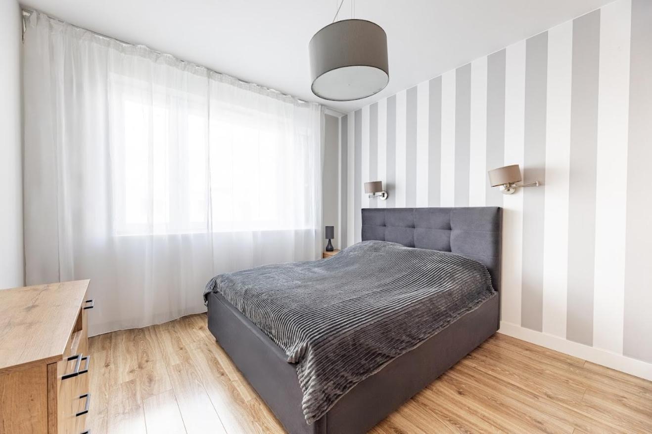 Fajny Apartament Z Parkingiem, Obok Metra. Varsovia Exterior foto